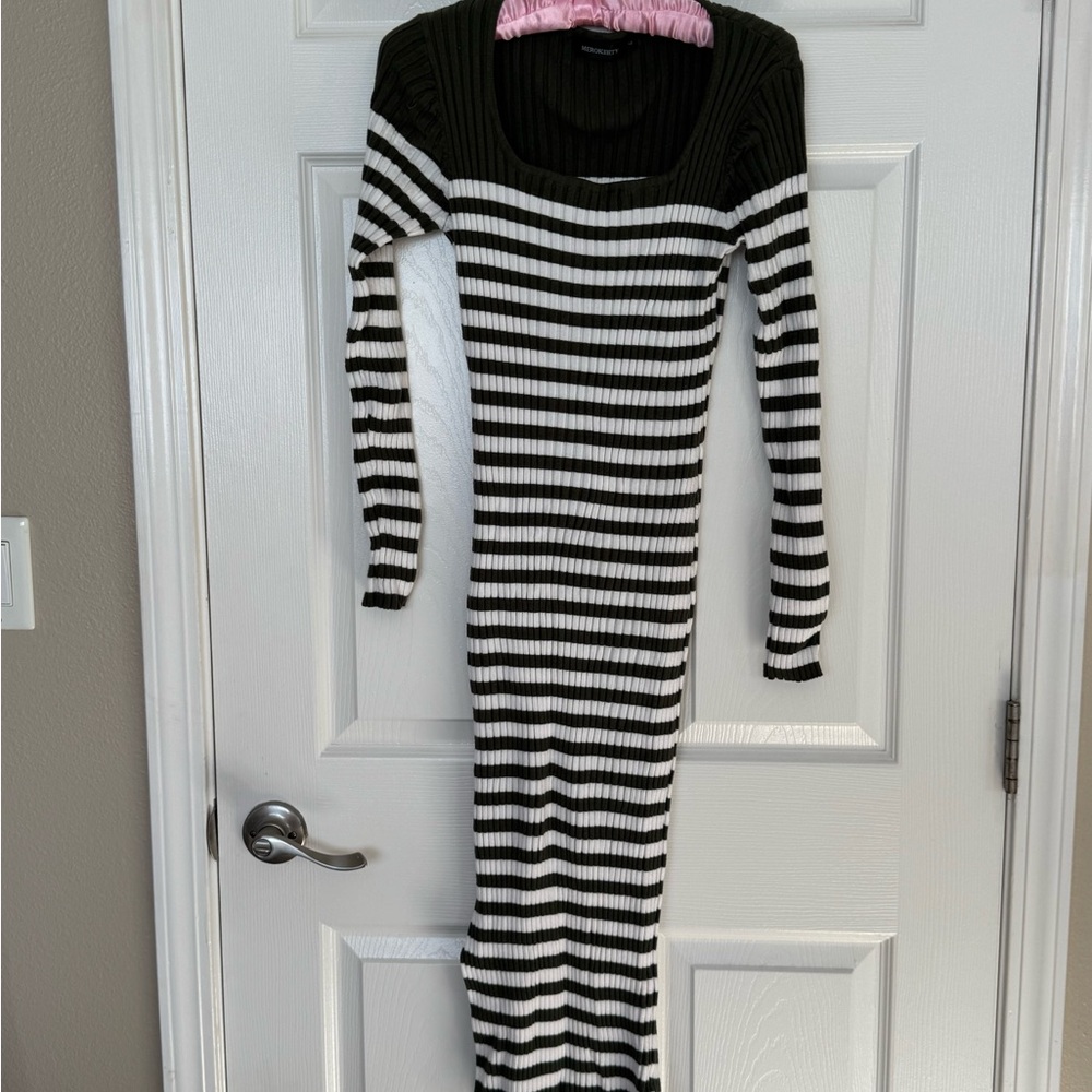 🖤BLACK FRIDAY PRICING!🖤 L Striped Olive Green & White Knit Dress by Merokeety